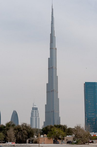 20120406_140331 Nikon D3 2x3.jpg - The Burj from several blocks away